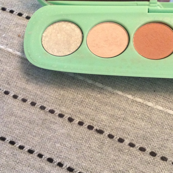 MARC JACOBS Eye-conic Multi finish eyeshadow palette in 880 CHERRIFIC - Picture 4 of 5